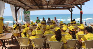 Fruit&Salad on the Beach approda a Marina di Camerota, Baia Domizia e Salerno